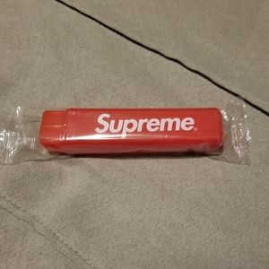 Supreme travel toothbrush